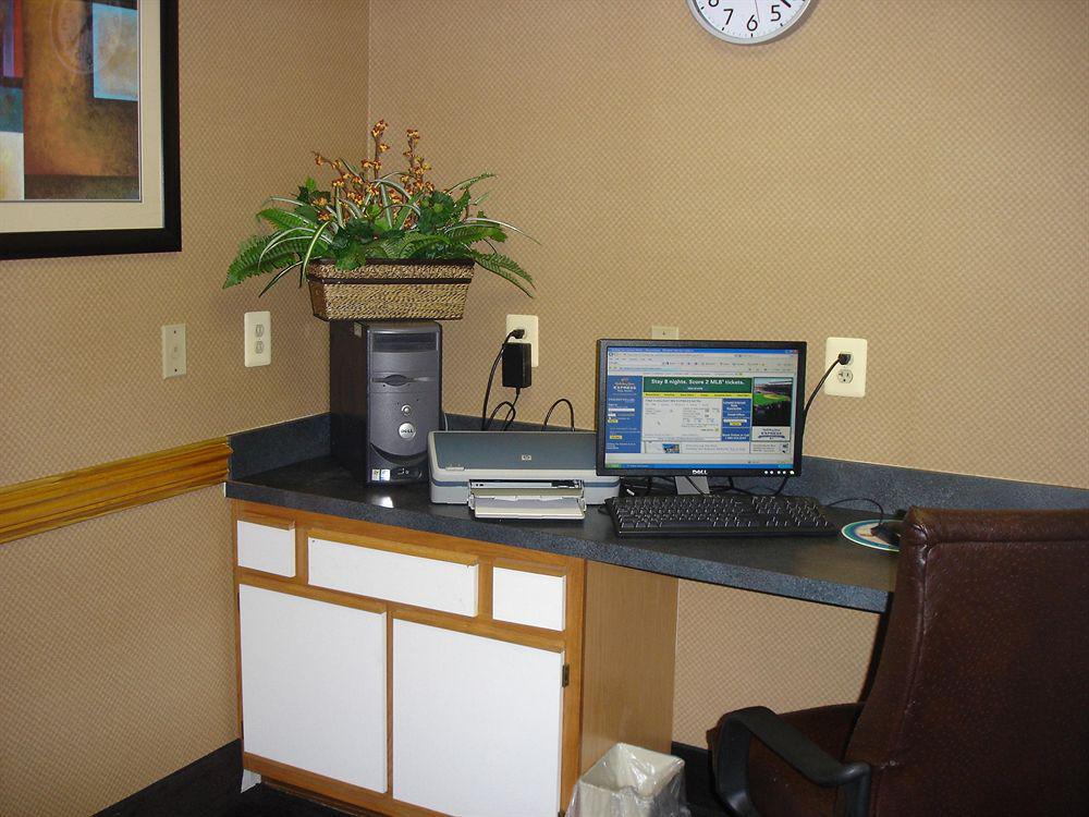 Holiday Inn Express Edgewood-Aberdeen-Bel Air Съоръжения снимка