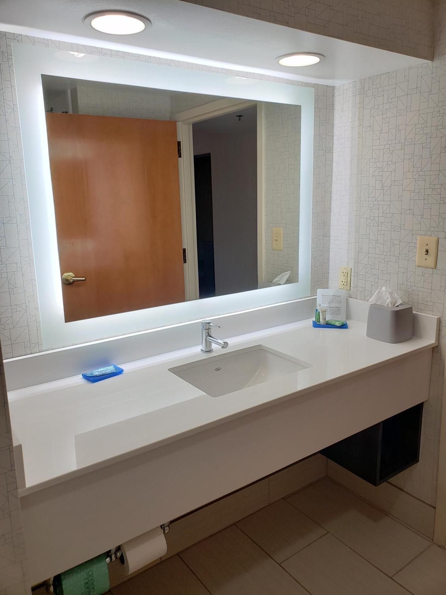 Holiday Inn Express Edgewood-Aberdeen-Bel Air Екстериор снимка
